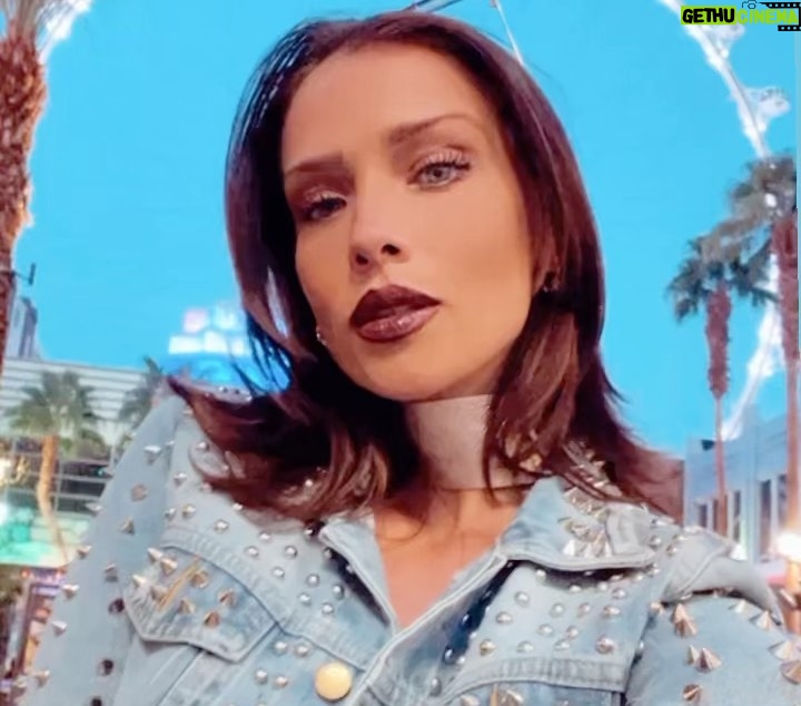 Carolina Miranda Instagram - I LOVE BLUE VIBES!!! 🌈💎🦋🌎💙 Las Vegas, Nevada