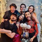 Carolina Miranda Instagram - Gracias a todos por estar,por despedirnos,por festejar,por querernos tanto !!!! 💕🎂🥂✨ los voy a extrañar siempre y que afortunada soy en tenerlos en mi vida 🫶🦋 gracias @asiporsylviadultzin por decorarnos el momento de manera espectacular y @montequillamx por ese pastel Perfecto 🤩✨ #PreCumpleaños 🎂🥂 y #Despedida 🇲🇽👉🇨🇴 México City
