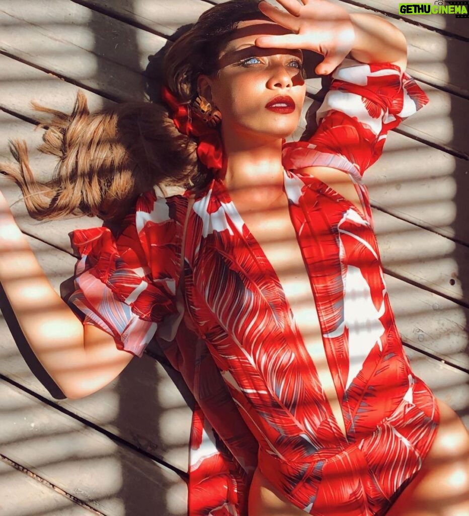 Carolina Miranda Instagram - I love my shadows because they blend perfectly with my light…🫦🔥