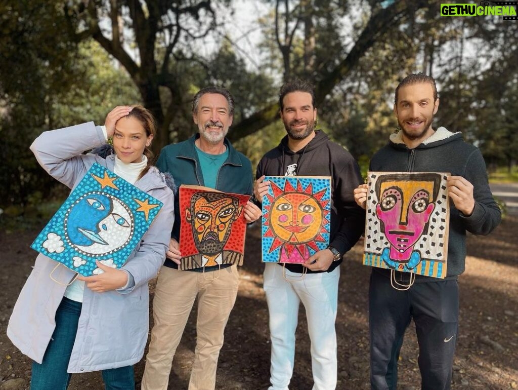 Carolina Miranda Instagram - 💣🔥100 puntos al que adivine quién está detrás de las máscaras del elenco QMAS?! 🔥💣 😂😂😂 LOS AMO !!!! ❤️ a todos gracias por tanto amor y cariño para este proyecto ❤️