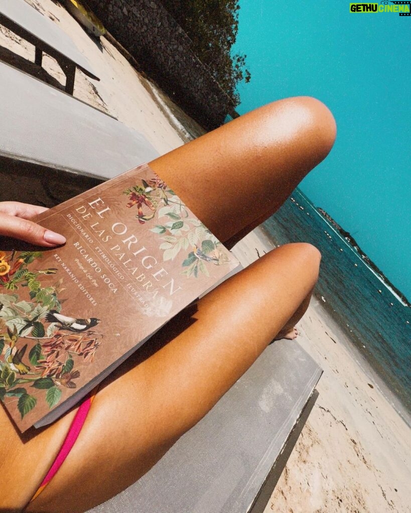 Carolina Miranda Instagram - Este sentimiento que es la intranquilidad que tranquiliza… 🌊🇨🇴🫀 Baru Cartagena
