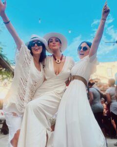 Carolina Miranda Instagram - Que magia la de Cuba y su gente!!! 🇨🇺❤️🍸💫 Seguimos en modo avión y 🪽LIBRE🪽 #puroschazaro Cuba, La Habana