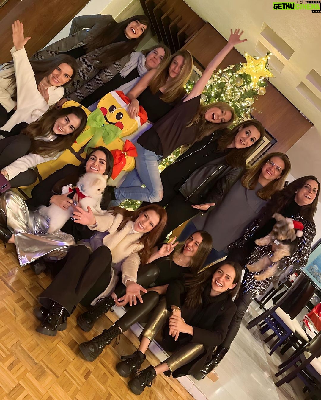 Carolina Miranda Instagram - 💫❤️🎄P O S A D A S 2023🎄❤️💫 Dicen que la riqueza se mide por quién te acompaña en el camino de la vida yo soy multimillonaria con ustedes 🤩🫶
