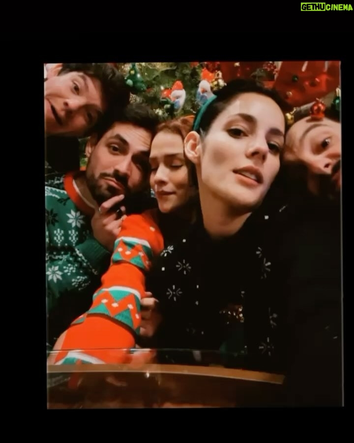 Carolina Miranda Instagram - 💫❤️🎄P O S A D A S 2023🎄❤️💫 Dicen que la riqueza se mide por quién te acompaña en el camino de la vida yo soy multimillonaria con ustedes 🤩🫶