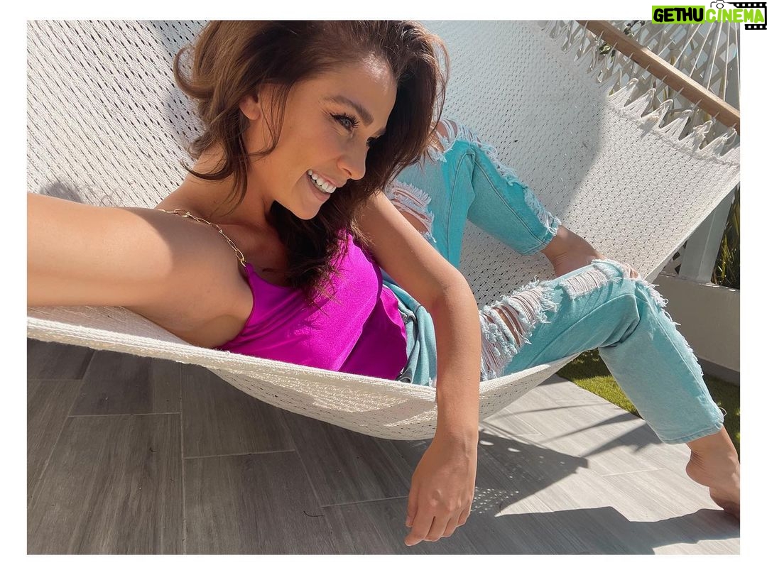 Carolina Miranda Instagram - No le muevan nada a mi pasado es perfecto!!! 🤤🌺🫶