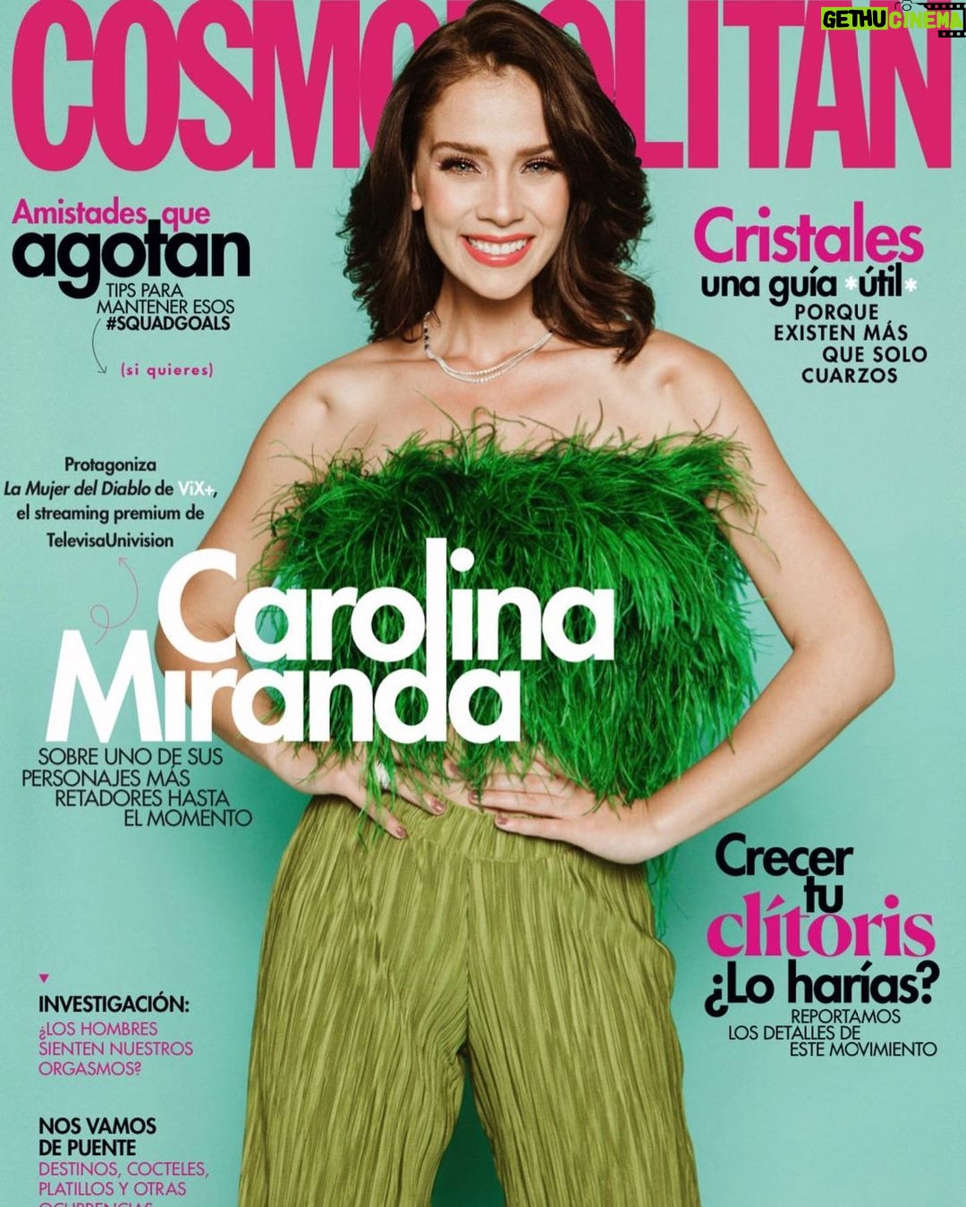 Carolina Miranda Instagram - @caromirandaof llega a #CosmoMx para hablarnos de uno de los personajes más retadores que ha tenido que interpretar. ✨ Además, encuentra en este especial una guía de dos de nuestras cosas favoritas: cristales y viajes. 🌈✈️ @caromirandaof Fotos: @santiagorui Styling: @rodrigoaalcantara Makeup y pelo: @izmael_padilla Asistente de moda: @meleliass