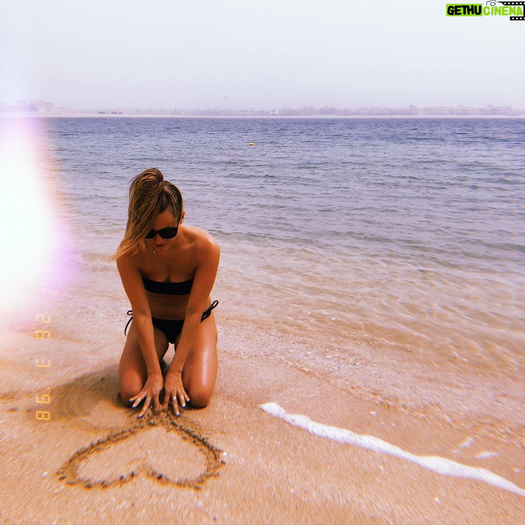 Caroline Flack Instagram - Feeling the love today ❤️ Dubai - The Palm