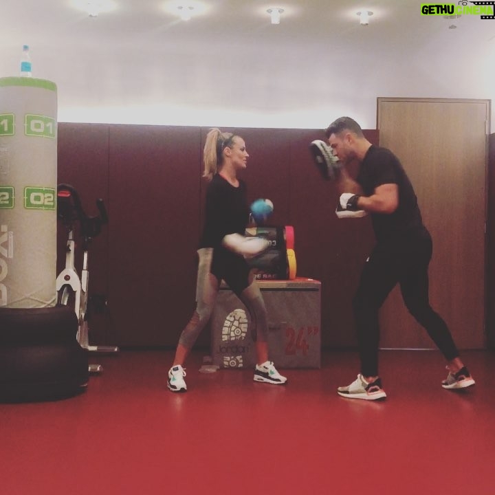 Caroline Flack Instagram - Gradually punching @bradleysimmonds out of shot ... 😂( my first boxing session) Akasha Holistic Wellbeing