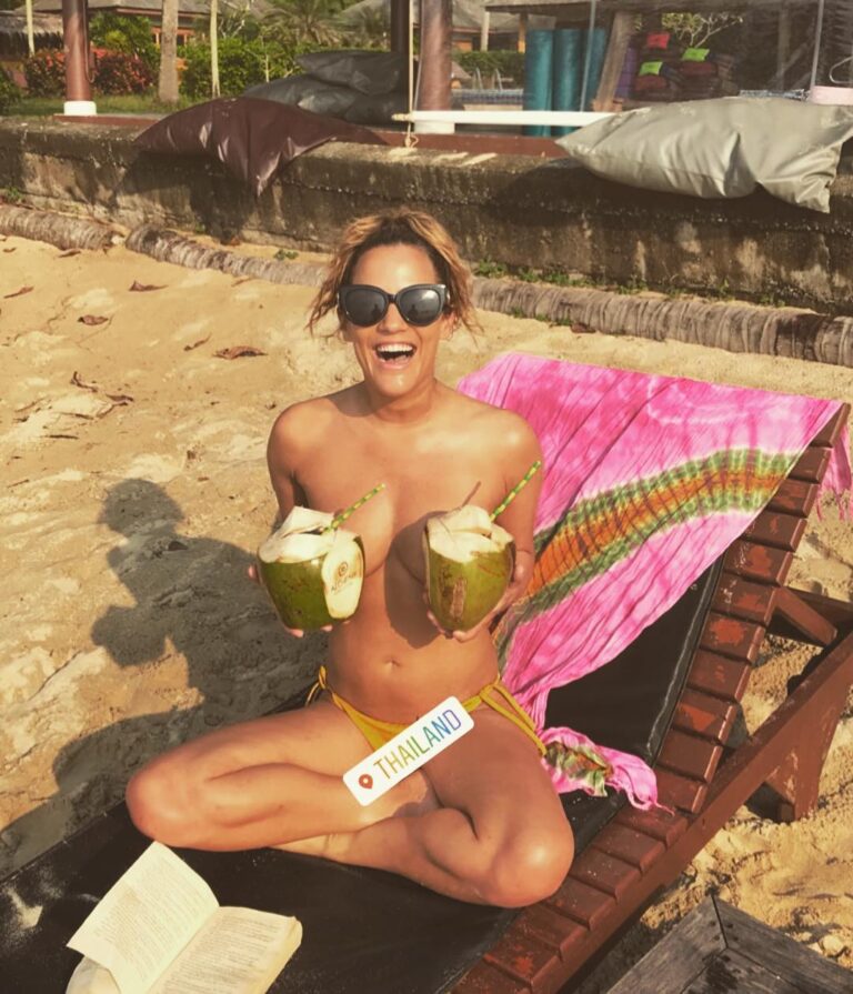 Caroline Flack Instagram - Lovely bunch of Coconuts Koh Chang, Thailand