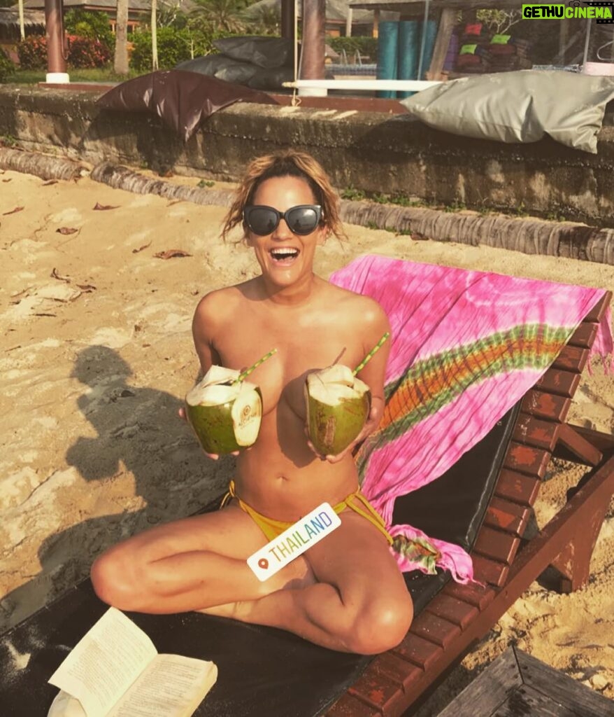 Caroline Flack Instagram - Lovely bunch of Coconuts Koh Chang, Thailand
