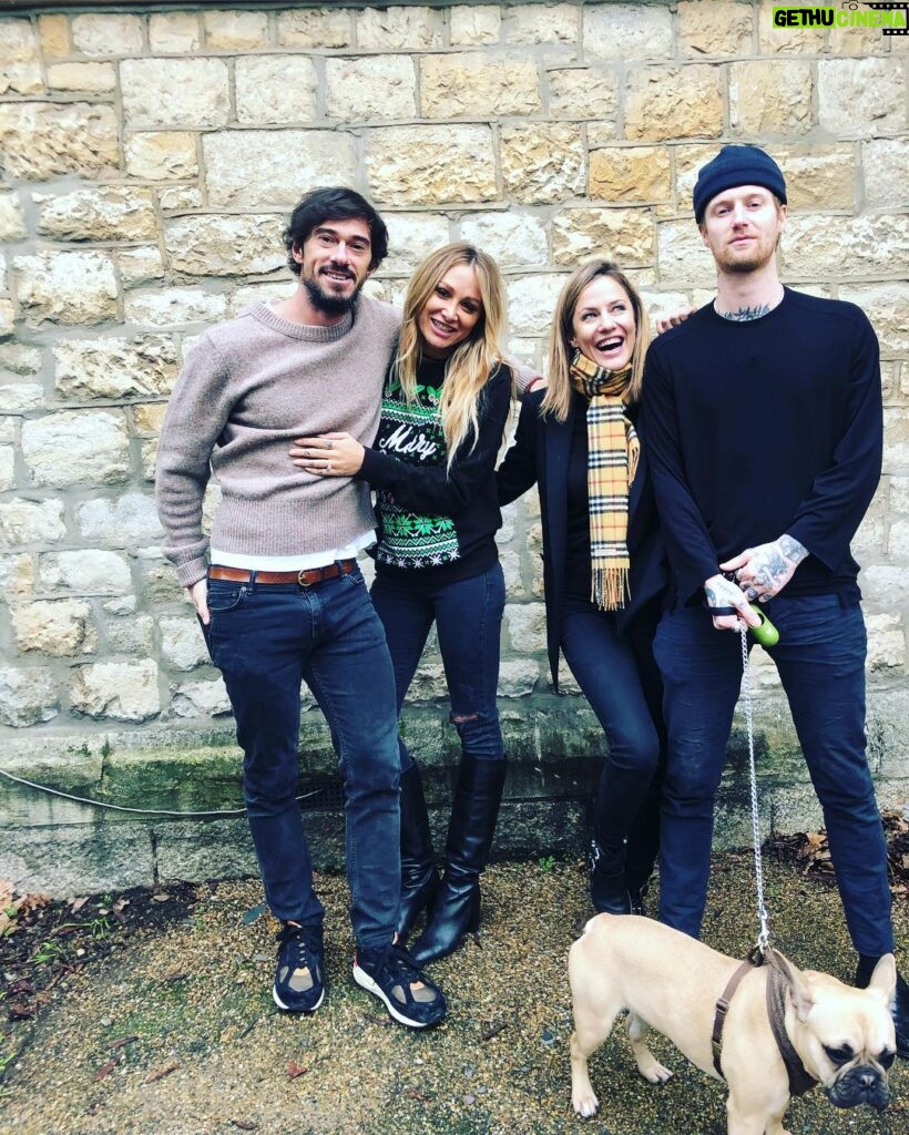 Caroline Flack Instagram - CHRISTMAS IN THE COMMUNITY....Spent the morning helping at this lovely church in Stoke Newington ... @christmasmurdoch what a lovely day you have arranged ❤️