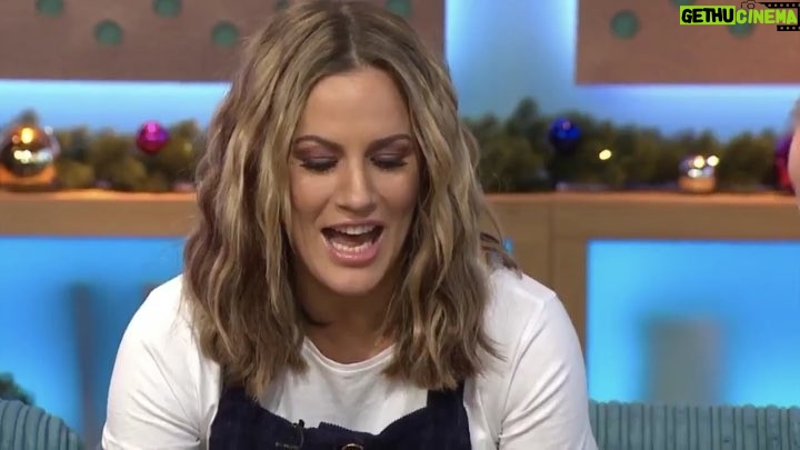 Caroline Flack Instagram - We’re at the pheonix theatre till Jan 5th ❤️