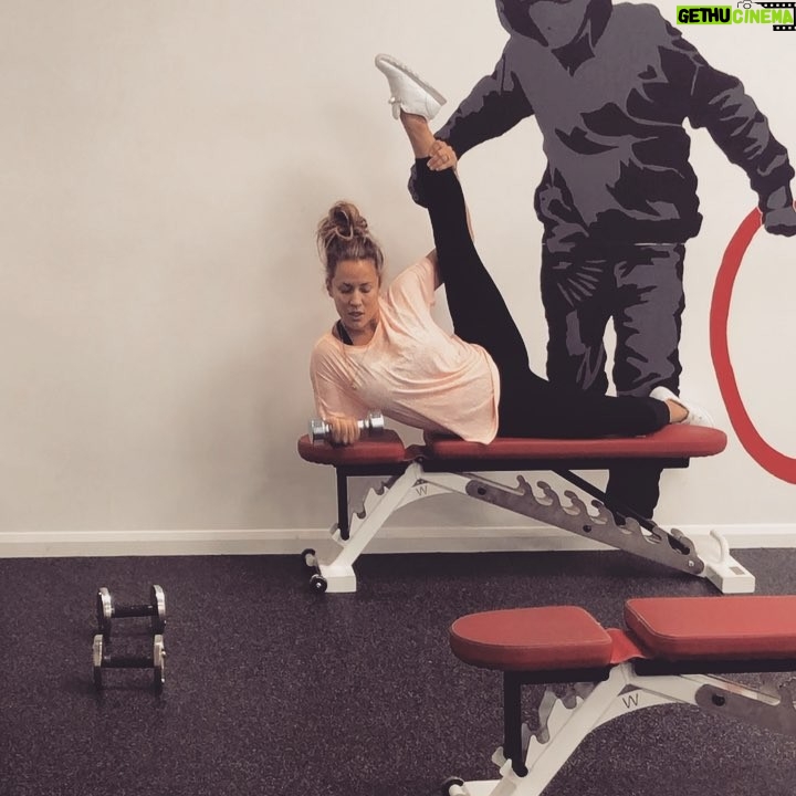 Caroline Flack Instagram - And we’re back ... we’re in prep mode ... @roarfitnessgirl is teaching me to stretch and lift at the same time. (This is not a real exercise) (do not try at home ) (or in the gym ) 😬🙏🏻🤮