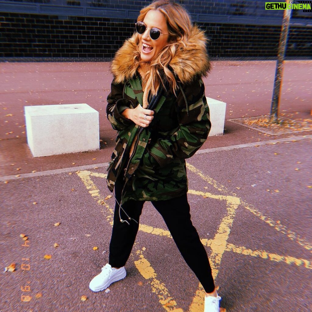Caroline Flack Instagram - THANK YOU FOR MAKING MY WINTER @charlottebaillieu . Love this coat . Never gonna take it off ❤️