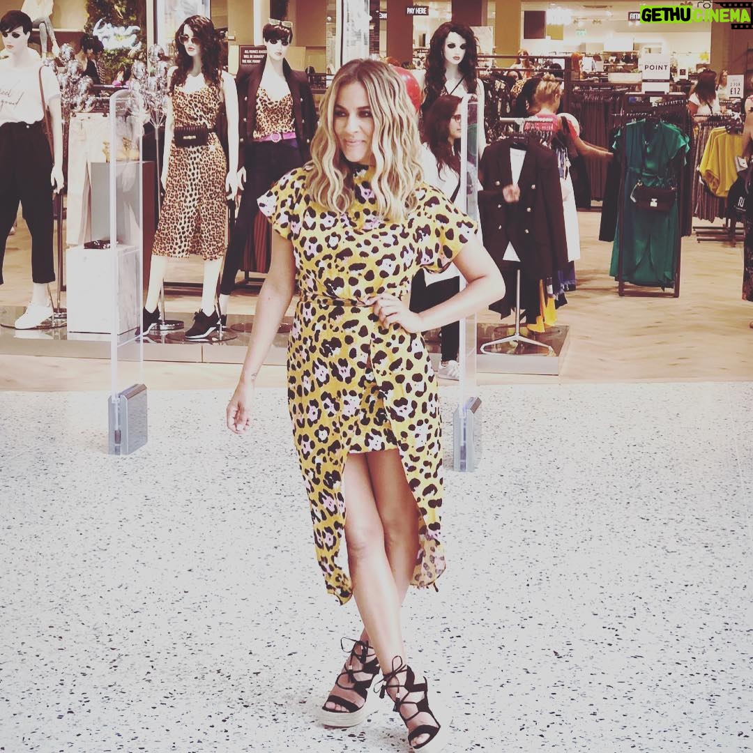 Caroline Flack Instagram - Another gorgeous day working for @riverisland. Loving the new white city store guys ! @gilesf @riverislandpr @mrvermaak ❤️