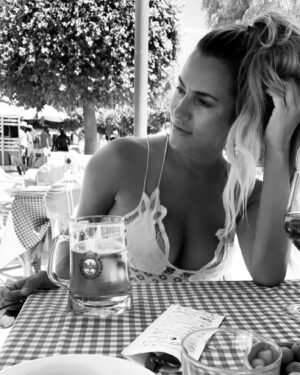 Caroline Flack Instagram - And ... relax ❤️🌴