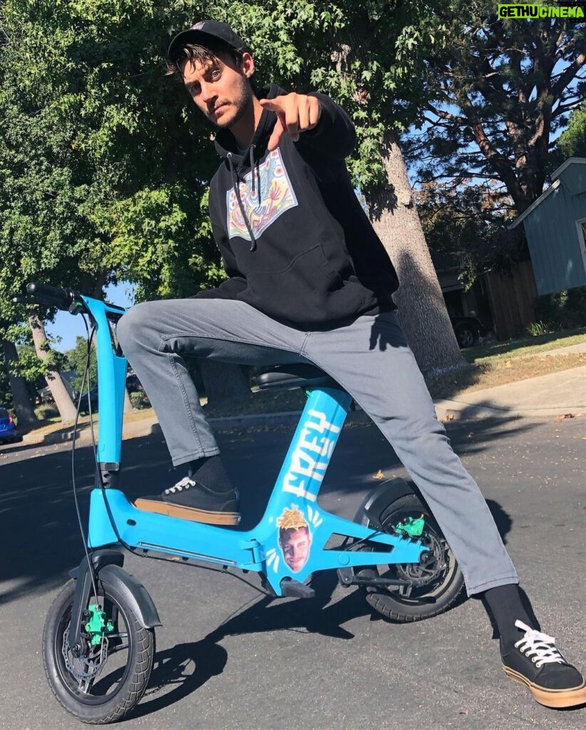 Casey Frey Instagram - @takewheels made me a custom electric bang rider.⚡️Shit rips. Soooo many moms asking for a “ride” to “work” the ozone prolly bout healed at this point😛🌍