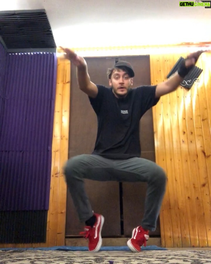 Casey Frey - 507.3K Likes - And with the cinnamon tempeh reubens on?🥵🙈 #sheeesh @thefritzmusic