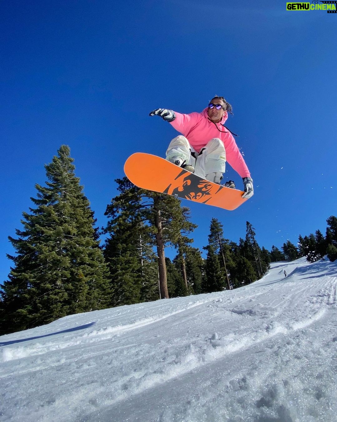 Casey Neistat Instagram - 🎿 day!! with @tawnyjanae & @moderntarzan Big Bear Snow Mountain