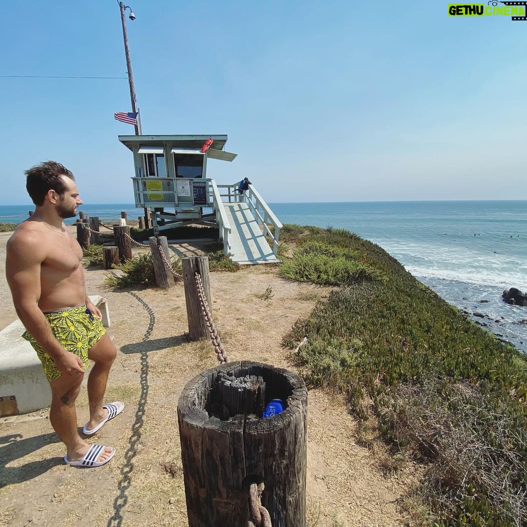 Casey Neistat Instagram - trying to teach Ilya how to surf. also I was either attacked by a shark or bumped my knee in a rock.. not sure which one