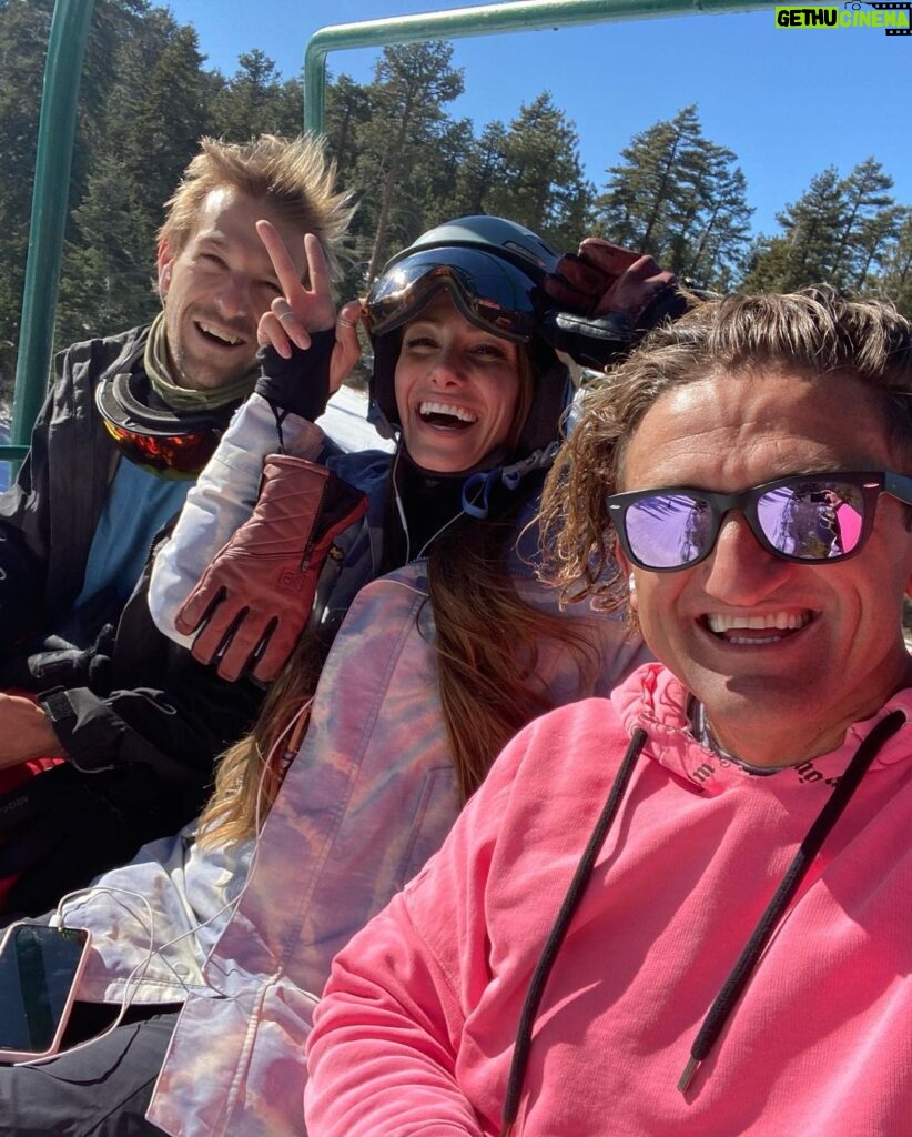 Casey Neistat Instagram - 🎿 day!! with @tawnyjanae & @moderntarzan Big Bear Snow Mountain