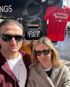 Casey Neistat Instagram - mom & dad do vegas. @wynnlasvegas #onlyatwynn