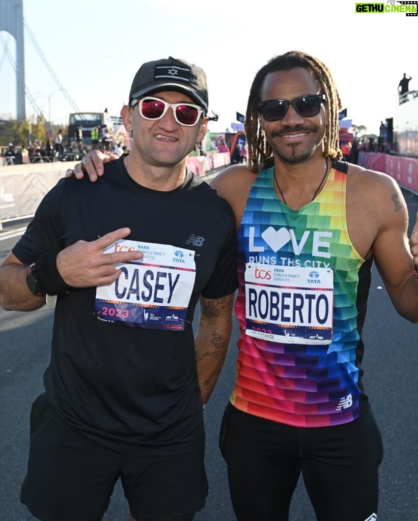 Casey Neistat Instagram - NYC is undefeated and no more so than on Marathon day. 50k people all with the same mission; GOING THE DISTANCE. thanks for carrying me the first 21 miles @robertomandje 😘 📸 @lukeboelitz 📸 @nyrr 🎥 @dave_levinger