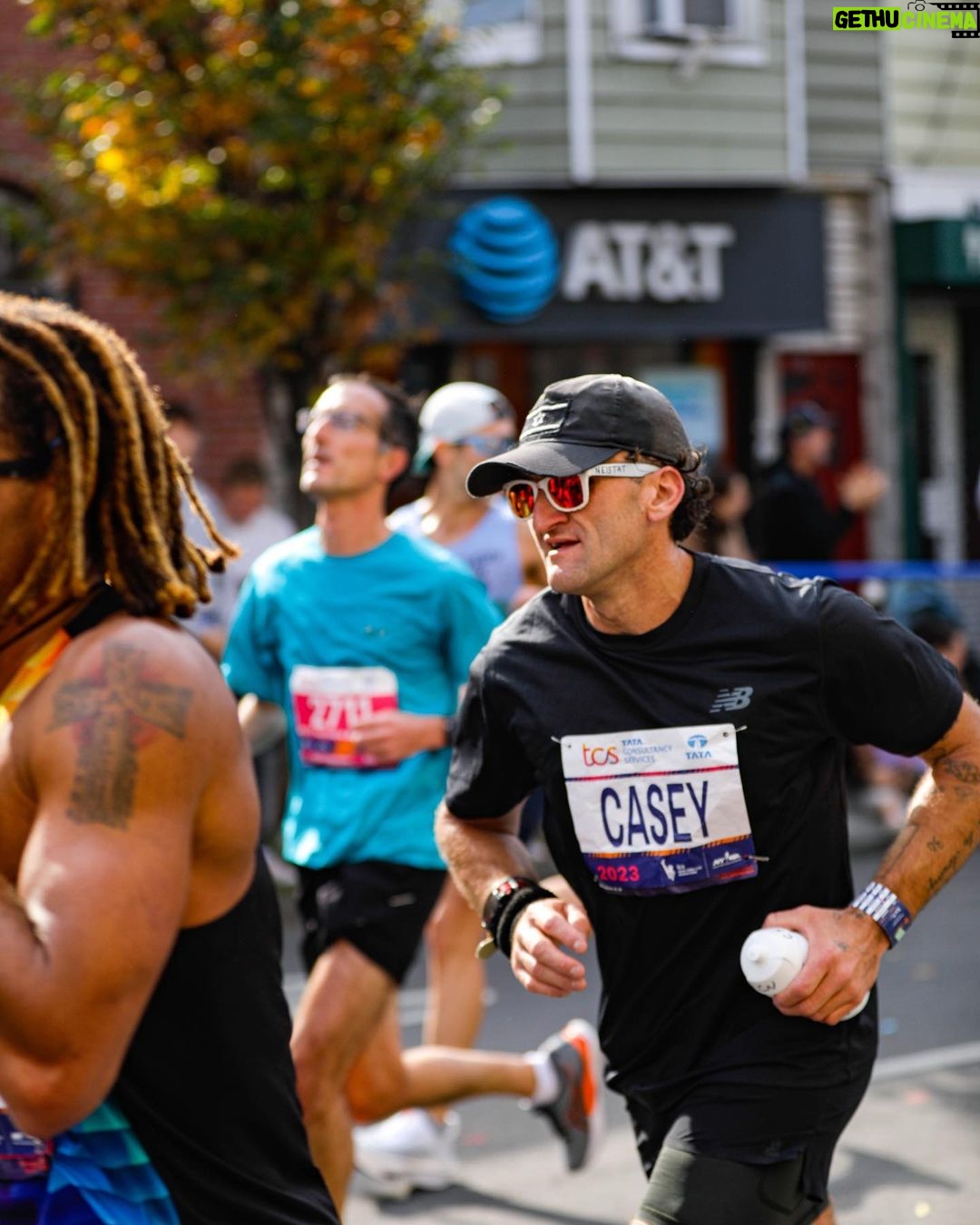 Casey Neistat Instagram - NYC is undefeated and no more so than on Marathon day. 50k people all with the same mission; GOING THE DISTANCE. thanks for carrying me the first 21 miles @robertomandje 😘 📸 @lukeboelitz 📸 @nyrr 🎥 @dave_levinger