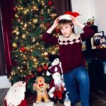 Casey Simpson Instagram - Comment “C H R I S T M A S” letter by letter without getting interrupted for a response from me. ;) Merry Christmas❤️ MERRY CHRISTY