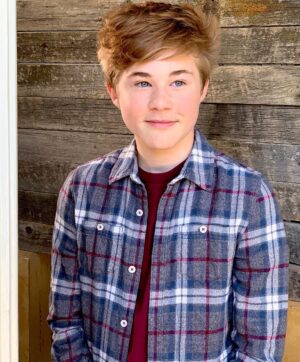 Casey Simpson Instagram - Comment “T H U R S D A Y” letter by letter without being interrupted and I’ll respond to all comments that do🤗🤪