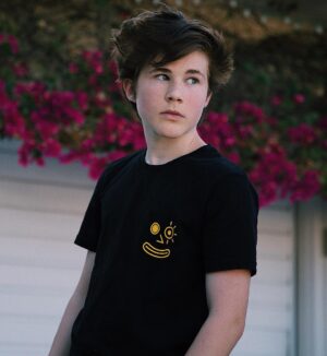 Casey Simpson Instagram - How are old are you?? I’m 14
📸 @dawnkingston
