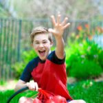 Casey Simpson Instagram - Now that #summer’s finally here the best way to cool off and have a blast is with Bunch o Balloons!😊 You can literally fill up hundreds of water balloons in minutes! How cool is that?! #bunchoballoons #zuru #ad #unleashsummer @bunchoballoons pic: @sirjacobs56 Los Angeles, California