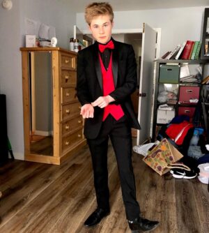 Casey Simpson Instagram - Thx for the debonaire tux @friartux