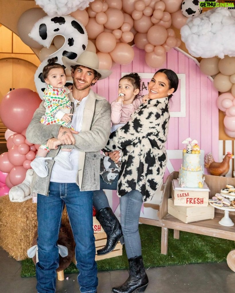 Cassie Ventura Instagram - It’s been a busy week, but it’s been so much fun! We celebrated Frankie’s 2nd Birthday :: Frankie’s Farm! Apple trees, baby alpacas, bunnies, baby pigs, chickens, pony rides, a ball pit, pizza and sweets! It was a dream, every detail was perfect. Thank you to all of our family and friends that were able to come celebrate with us, we missed you @pamfine ♥️ Thank you @bigandtinyspace for hosting us and last but never least a special thank you to @melissaandre and the entire amazing @madco_team for making our farm dreams come true 🥰 We loved every minute! 💕☁️🎈🐷🐐🐰🐴🐓🐔🍎🌾👩🏻‍🌾 check my stories for more pics ☺️