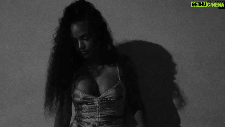 Cassie Ventura Instagram - At night ✨ @jordenkeith