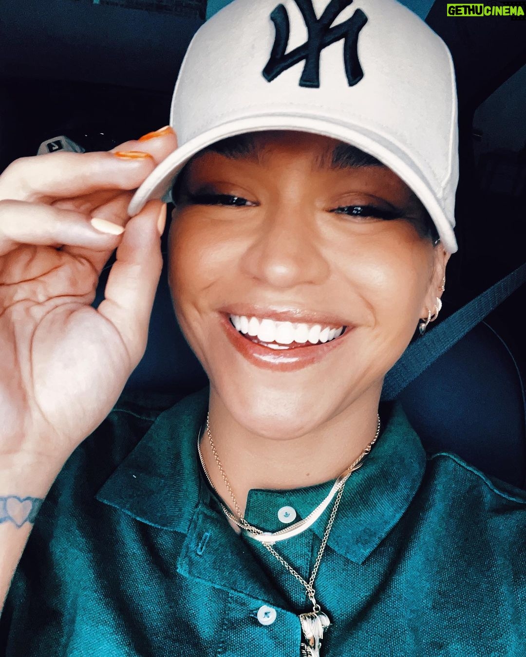 Cassie Ventura Instagram - When you’re happy let it shine ☀️ I played golf today. I also played yesterday. I really like it. The end.