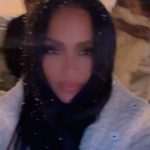 Cassie Ventura Instagram - My babies got to experience their first “snowfall” right in the middle of Beverly Hills at the @jluxlabel holiday lounge. We had friends and family in matching sweats for the cutest movie night - Frankie loved the snow! I know that she’s going to love it if it snows when we go visit family for the holidays. Per always, @melissaandre and @madco_team designed the most magical space. I can’t wait to share more photos of this one. It was perfect ☁️❄️🌲 Thank you @jluxlabel 🤍 swipe to the end for a cute surprise 🥰 Hair @tigerbahmb Make Up @nadiamohamofficial