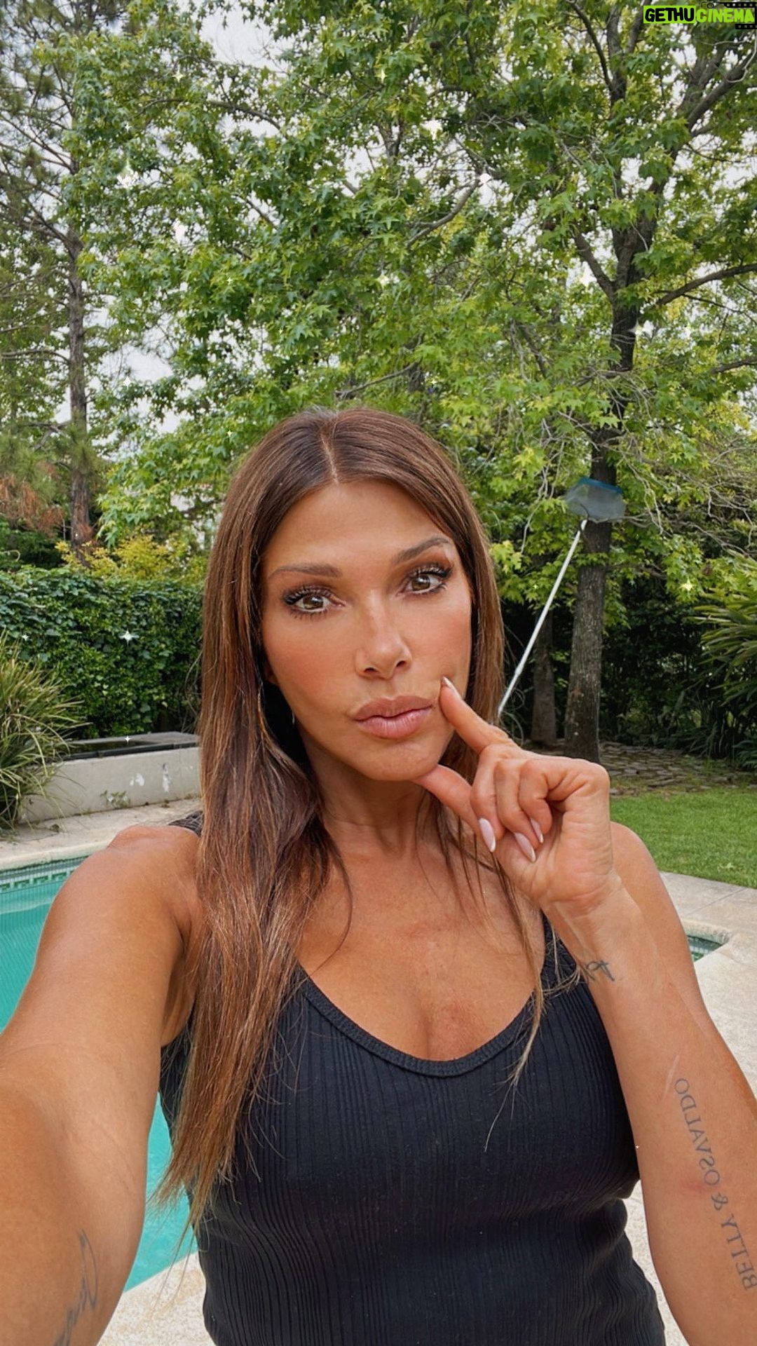 Catherine Fulop Instagram - Que piensas??? Terapia o 🥃 Ron 🍹 y a bailar!??? Jajajjaa Se les quiere ♥️🦋 General Pacheco