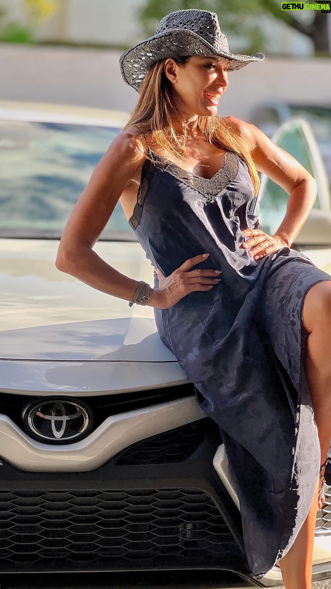 Catherine Fulop Instagram - Mi gente bella consejito si tienes que alquilar un auto en el estado de la Florida 😁 Los beneficios de rentar con @southdaderentacarmiami 1.- Prestan un Servicio Personalizado y VIP 2.- Te Entregan en cualquier aeropuerto comercial o privado desde west palm beach a Miami. 3.- Devuelves el carro en el mismo Aeropuerto 4.- Los Carros son nuevos con pocas millas y modelos de el año. 5.- Tienen asistencia en cualquier carretera para cualquier eventualidad las 24 horas. 6.- No tienes que hacer colas para retirar el carro en ningún lado. 7.- Te Mejoran el precio de lo que hayas conseguido 🙂 @southdadetoyota se les quiere ♥️🦋 #rentacar #miami #alquilerdevehículos # Miami, Florida