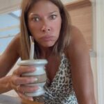 Catherine Fulop Instagram - Es mi tono de voz. No es que hable gritado!!! 😁😅 Feliz noche mi gente!!! #comedy #actress #hijos #madres #reels @tizianasabatinif General Pacheco