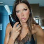 Catherine Fulop Instagram - Cuando a toda costa te quieres convencer que beber ea malo para la salud 🥃 🤦🏽‍♀️😵‍💫😵🥴 #comedia #actress #actriz #instagram #reelsinstagram Miami, Florida
