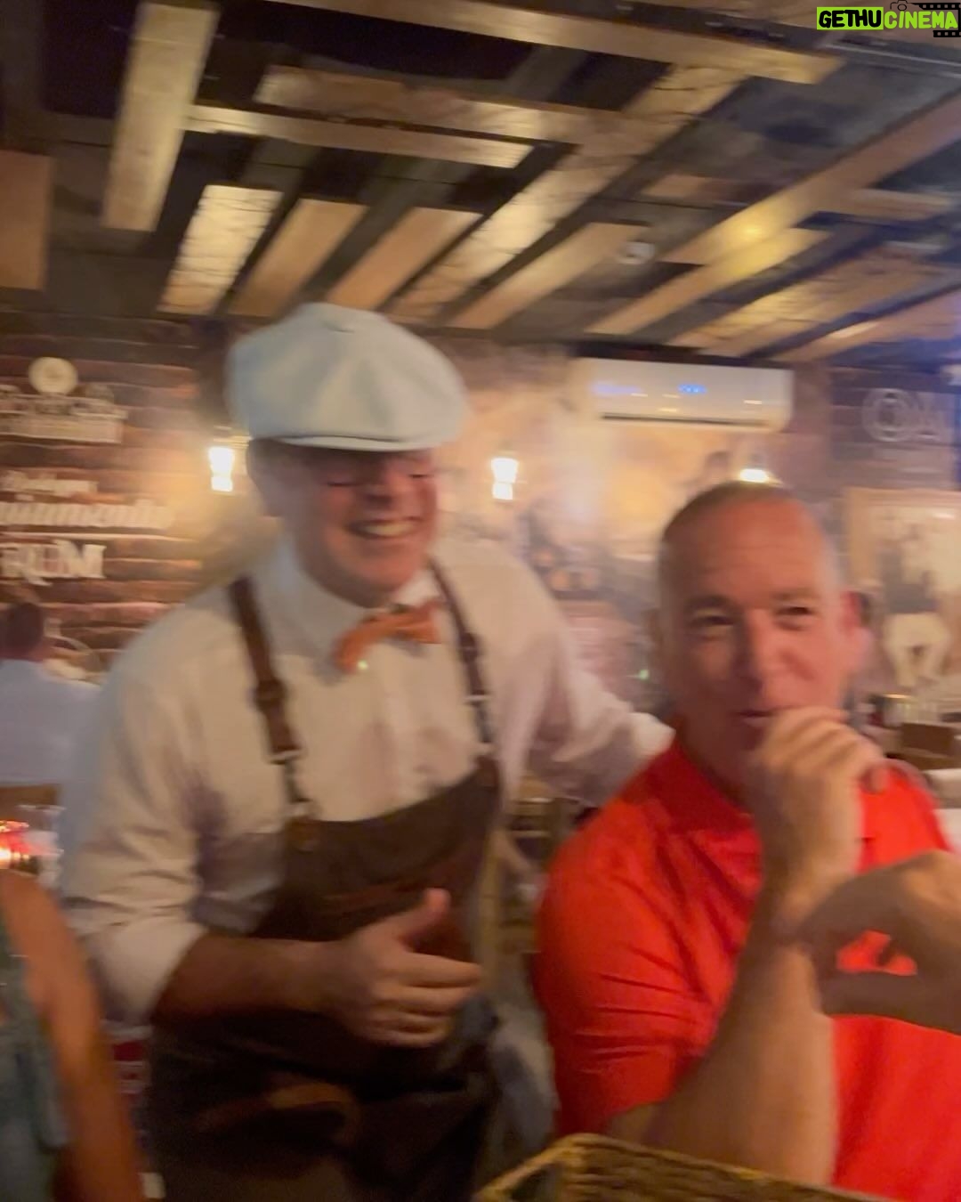 Catherine Fulop Instagram - Fin de fiesta, ARUBA me regalo unos dias hermoso y lo mas importante momentos compartidos con una gran amiga que amo @delgadomaite y también me regalo nuevos amigos! Si vienes a esta hermosa isla no puedes dejar de venir a uno de los mejores restaurantes y lo mejor, atendidos por Ricardo y Juli @oakrestaurantaruba @julycambero GRACIAS POR SER PARTE DE MI VIDA!!! @ovasabatini @alfonsogonzalezmora1 @morillo_jose #restaurantesaruba #aruba #viajes #cumpleañosmaite #maitedelgado Oak Restaurant & Bar Aruba