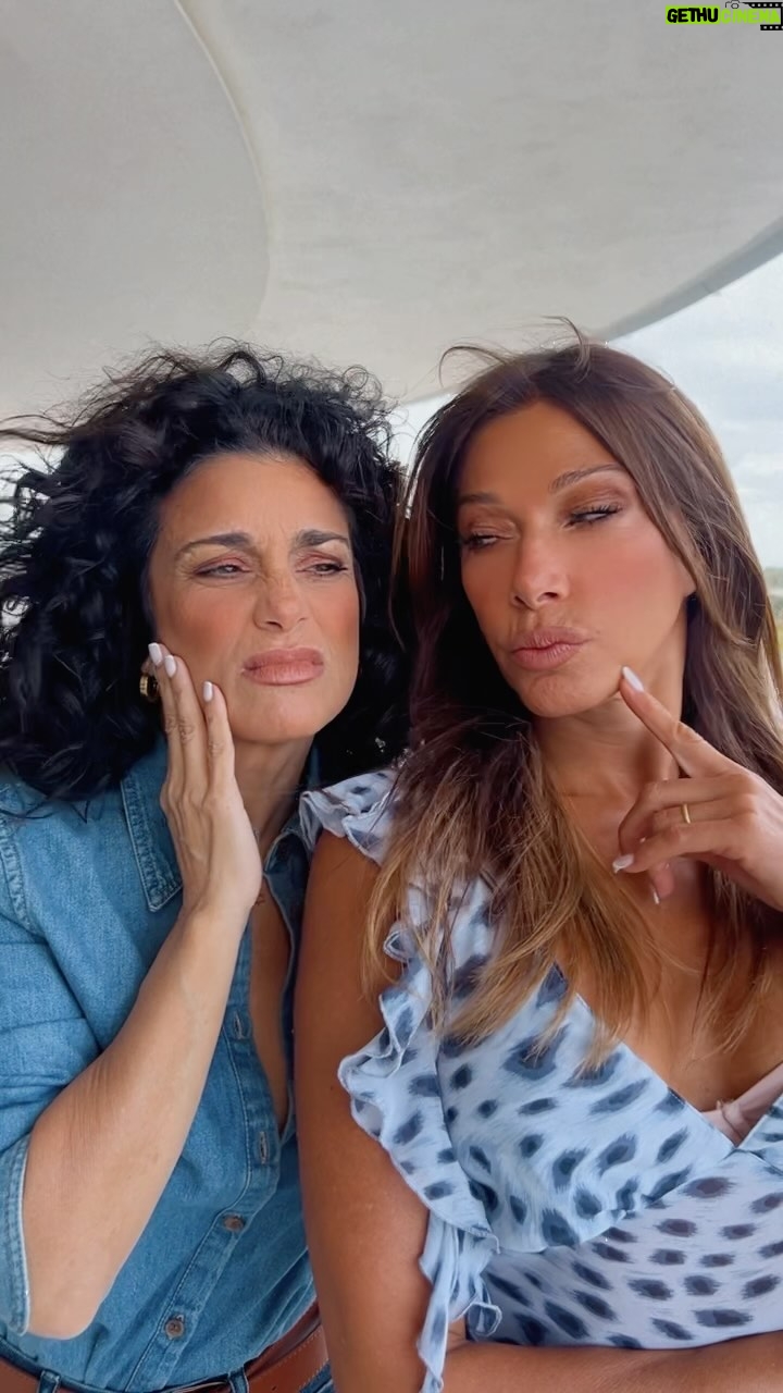 Catherine Fulop Instagram - Borracha YO!??? Pero que dices amiguiiiiiis!!!??? Solo huelo a LAVANDA 🤣🤣🤣🤣 Jajajaaaa!!! @karinalavoz #amiguis #humordeamigas #borrachas #karinalavoz #catherinefulop #amiguis #cantante #actriz #actricesvenezolanas General Pacheco