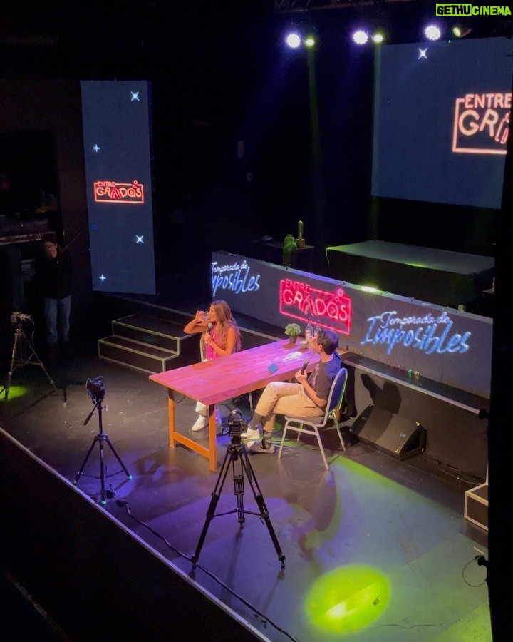 Catherine Fulop Instagram - Backstage de @entregrados trabajando junto a mi Reina pepiada @fulopcatherine 🫶🏾 en una entrevista muy divertida que le hizo @manuelangelr ¿Qué cómo estuvo? Buenísima. ¡Levante la mano el que estuvo ahí! ¡Próximamente disponible en su canal de YouTube y no se la pueden perder! Bajo la producción de @snowentertainmentar Buenos Aires, Argentina
