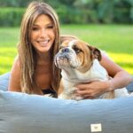 Catherine Fulop Instagram - En mi vida tengo muchos y bellos amigos, tan buenos que ya forman parte de mi familia! Gracias a todos mis amigos por ser parte importante de mi vida!!! Acá con uno de mis más fieles amigos #chopper al que consiento con la mejor de las cuchas de @almacendealegrias #diadelamigo #felizdiadelamigo General Pacheco