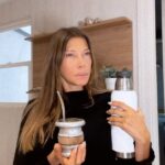 Catherine Fulop Instagram - La amiga tóxica que se enoja cuando te ve con otra!!! 😂🤣🤣😅 Ere esa!??? Feliz lunes!!! Se les quiere ♥️🦋 #reels #ad #comedy #actriz General Pacheco