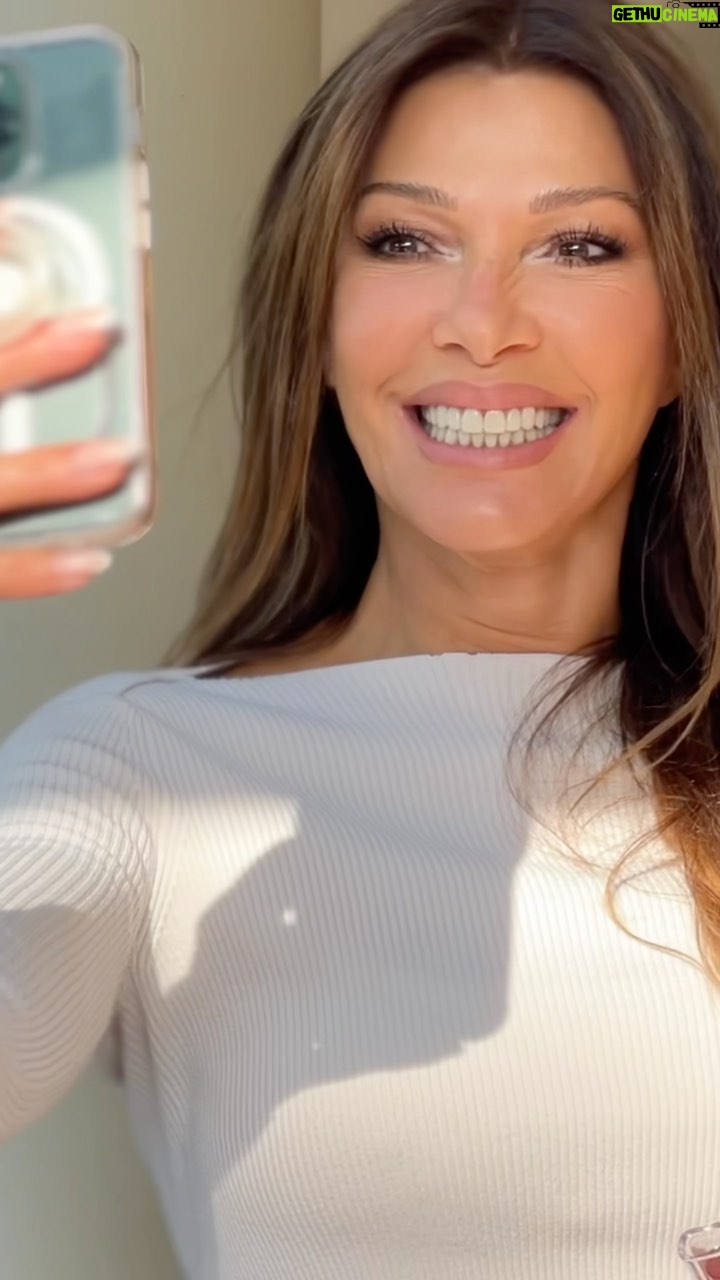 Catherine Fulop Instagram - Llegaron los nuevos labiales GLOW PARADISE BALM de L'Oréal Paris a la Argentina. Hidratación Intensa Brillo Natural Efecto volumen @lorealparis @lorealgroupe_latam #lorealparisarg #glowparadisebalmarg