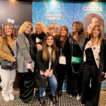 Catherine Fulop Instagram - Ayer fui al teatro a ver a mi amiga Costika @costaokis en el teatro @teatropremierok "COSTA PRESIDENTA" 100% RECOMENDABLE!!! ya te lo dije por privado pero quiero repetirlo por acá, eres una gran actriz y comediante, nadie debería perderse de verte. Además estas acompañada de actores y bailarines que son un lujo. Mi amigas quedaron encantadas contigo. Te aman!!!! Y yo te lo vuelvo a decir... Costika mi amor! Ayer pasamos una noche mágica, ver tu espectáculo fue un regalo al alma, reimos de principio a fin, que sorpresa tan bella, el grupo de actores y bailarines son de lujo, todos hacen que el show sea supremo y tú mi cachapita amada tuviste una noche brillante, lo haces con el alma . Gracias amiga por la función tan sentida y maravillosa de anoche y sobre todo por tus palabras finales! Te amo mi Costika ♥️♥️♥️♥️♥️ @claudiamlazcano @patricia_kom_ @vesnabocic @valcardone @geiky_f @sofinrodriguez Teatro Premier