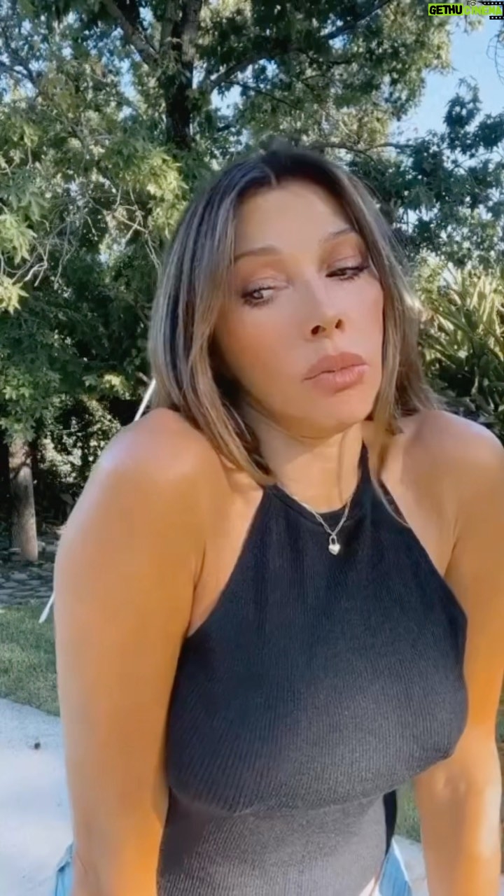 Catherine Fulop Instagram - Conocen esta mujer? Tienes una amiga que es así? Menciónala aquí! 😂😂😂 @fulopcatherine que honor! Con este icono de la televisión venezolana; quiero dar las gracias a toda la comunidad de Venezuela. Ustedes fueron los primeros en viralizar mi trabajo en Tiktok. Gracias por tanto!! Me verán pronto por allá! Oí’te