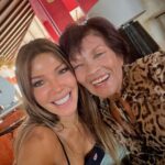 Catherine Fulop Instagram - Que decirles de lo que estoy viviendo, la alegría que tengo en el corazón de estar estos dias con mi mamá se me sale por los ojos en forma de lágrimas. Acá les dejo las otras partes de los videos del encuentro y algunas fotitos mas! Gracias por todos los mensajes lindos y especiales gracias a mi amor Ova @ovasabatini por hacer posible este viaje además de un recuerdo imborrable en mi alma, gracias hijas, mi hermana Yasmin @yfulop por este gran esfuerzo de preparar el viaje desde venezuela y a mis amigos que quisieron acompañarnos en este momento importante!! Los amo ♥️ @orianasabatini @tizianasabatinif @claudiamlazcano @pablomattei17 @m.fergonzaleez @juany_80 #mamá #encuentro #familia #amigos Punta Cana, the Dominican Republic
